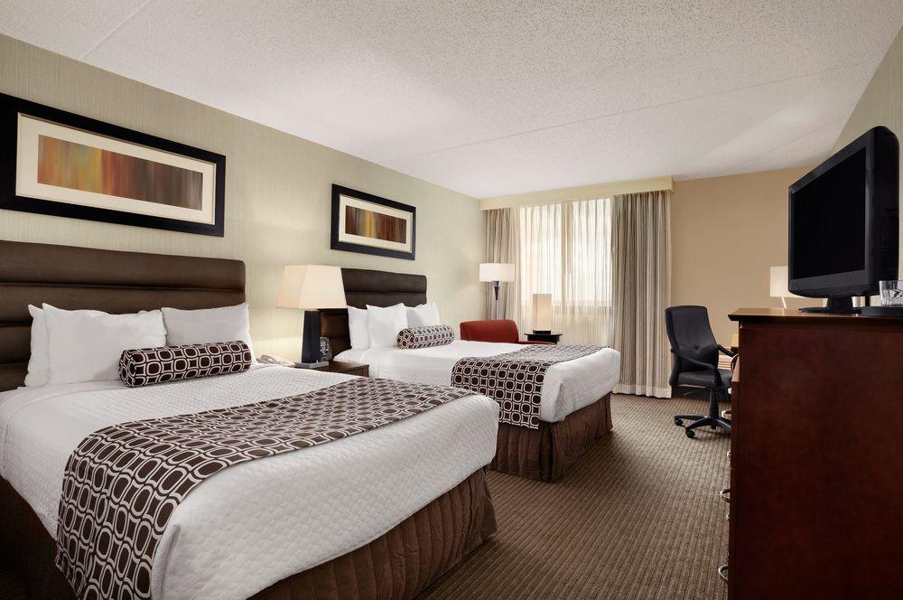 Crowne Plaza Columbus North - Worthington By Ihg Hotel Exterior photo