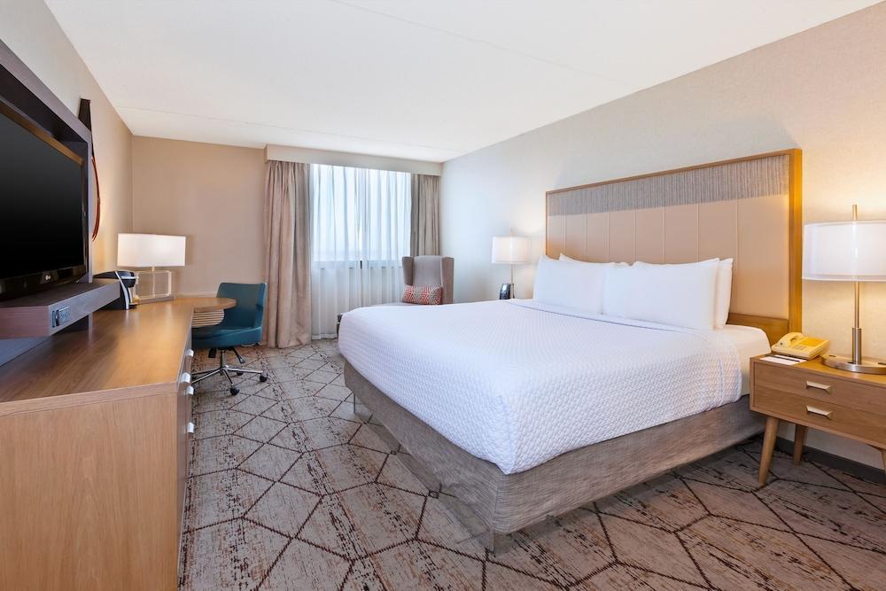 Crowne Plaza Columbus North - Worthington By Ihg Hotel Exterior photo