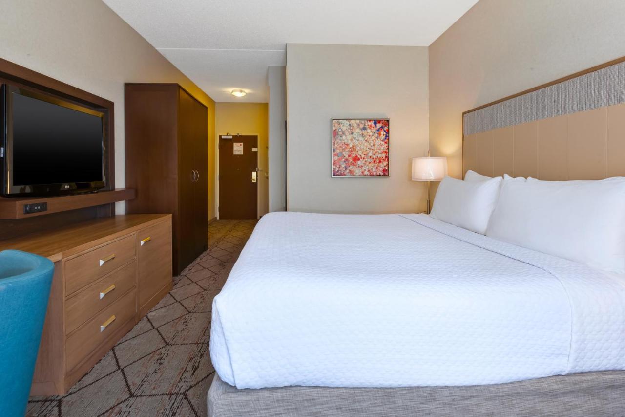Crowne Plaza Columbus North - Worthington By Ihg Hotel Exterior photo