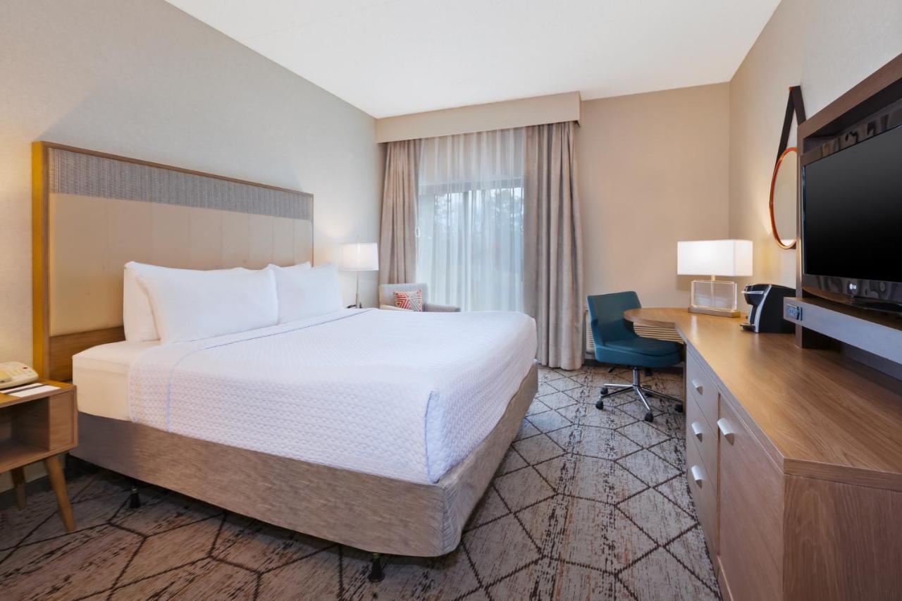 Crowne Plaza Columbus North - Worthington By Ihg Hotel Exterior photo