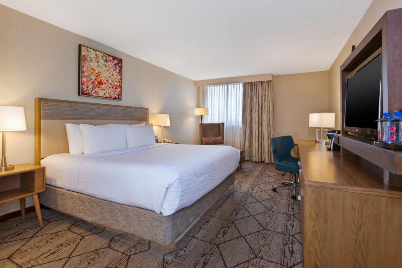 Crowne Plaza Columbus North - Worthington By Ihg Hotel Exterior photo