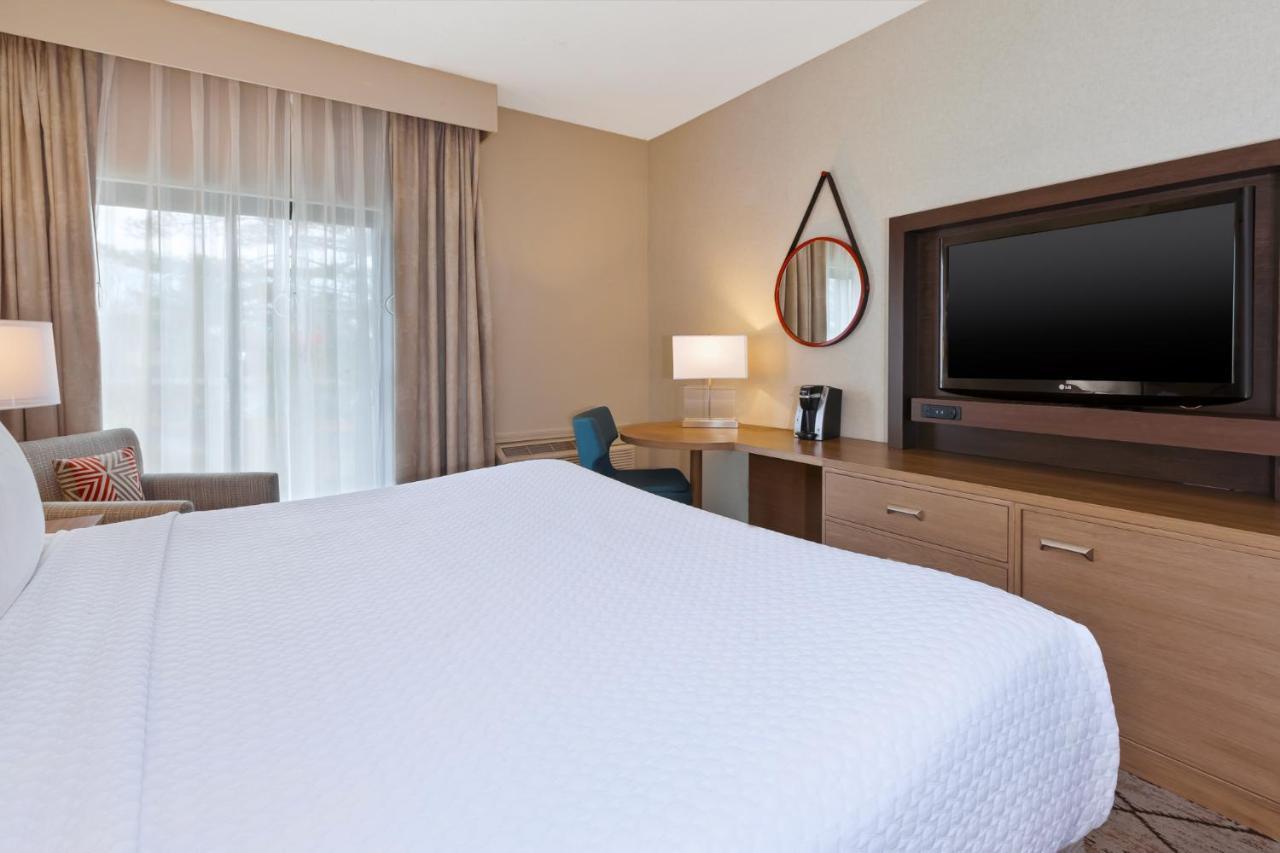 Crowne Plaza Columbus North - Worthington By Ihg Hotel Exterior photo