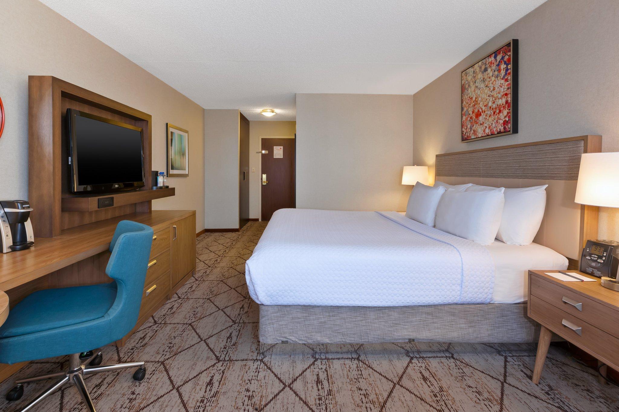 Crowne Plaza Columbus North - Worthington By Ihg Hotel Exterior photo