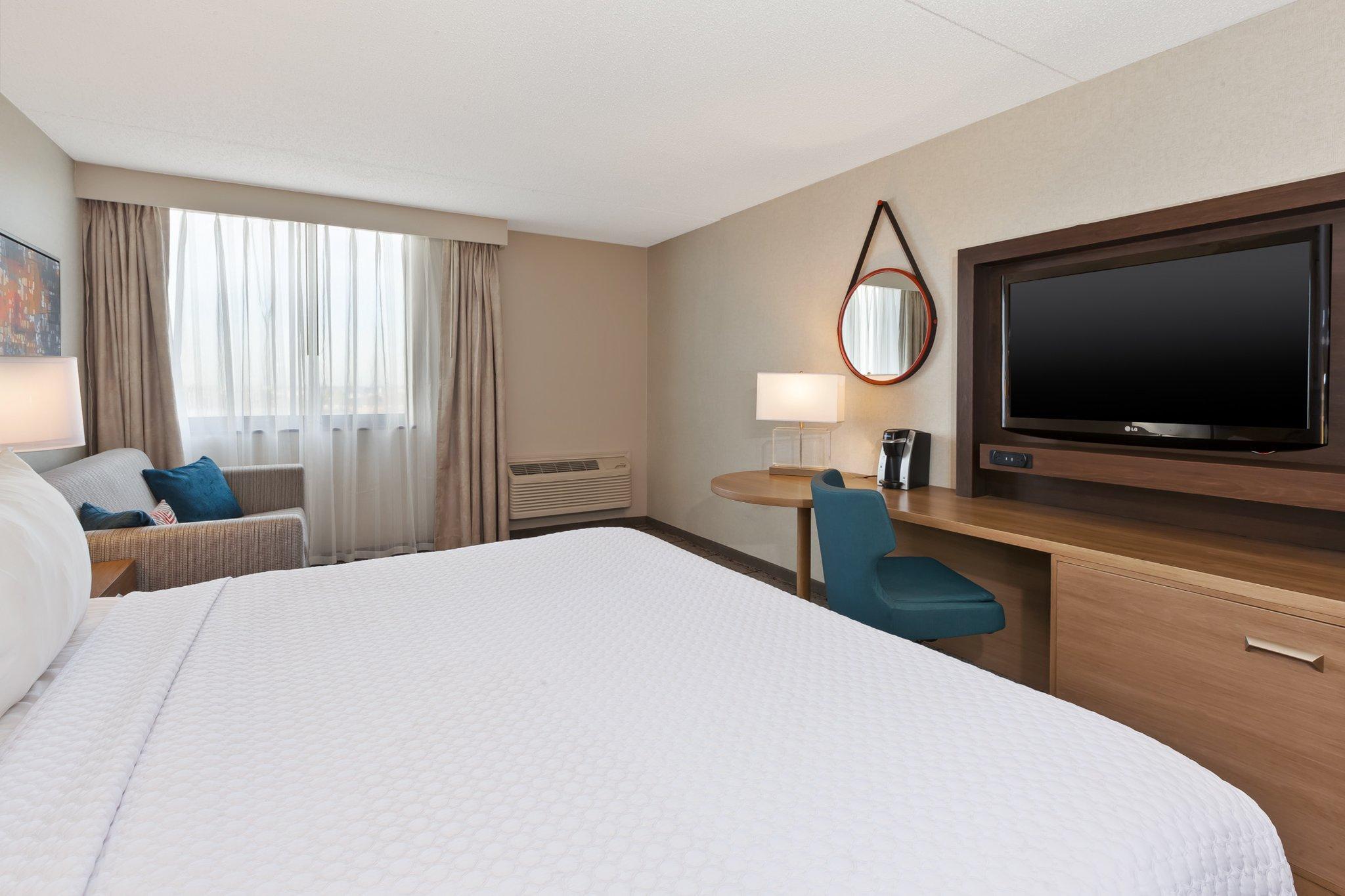 Crowne Plaza Columbus North - Worthington By Ihg Hotel Exterior photo