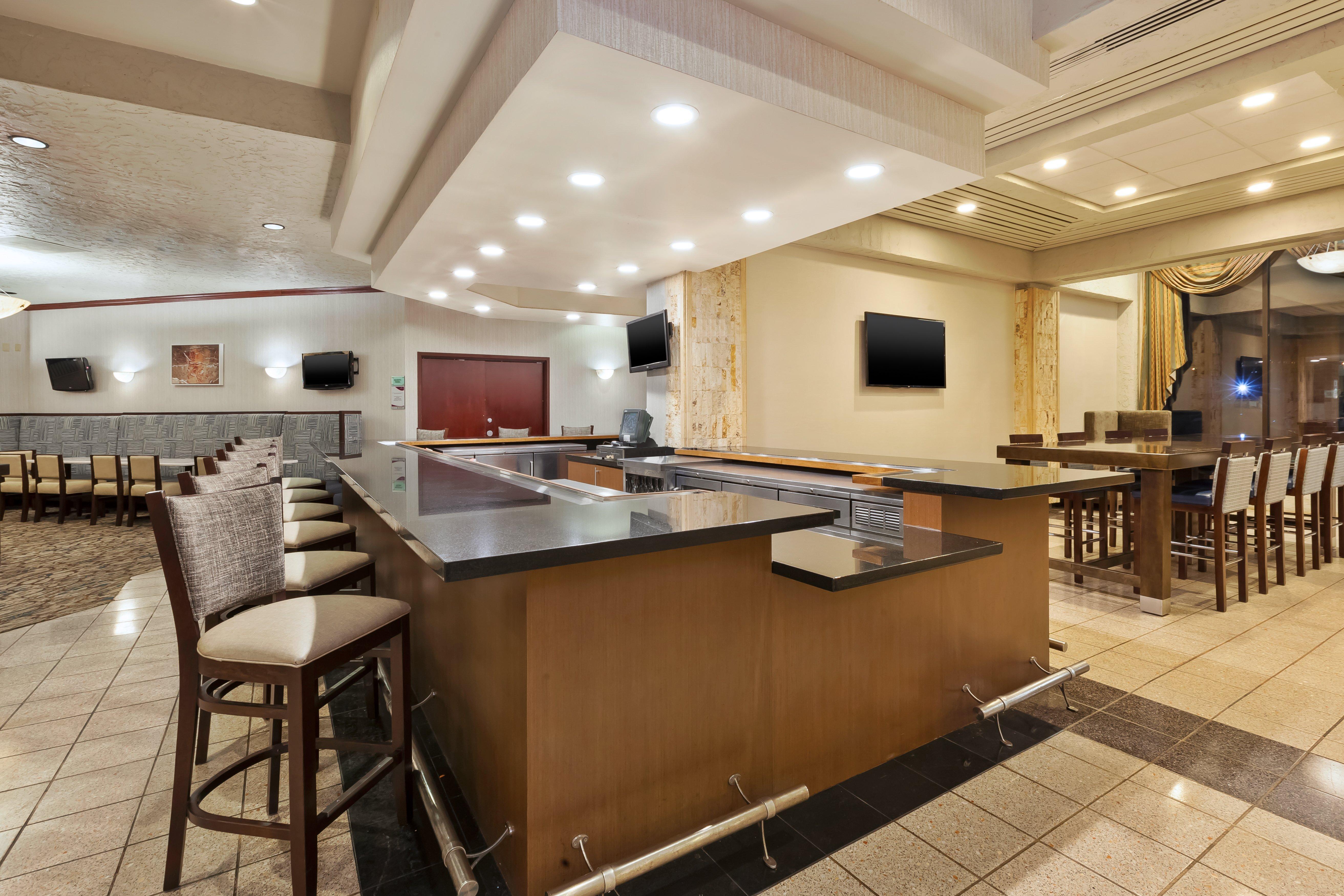 Crowne Plaza Columbus North - Worthington By Ihg Hotel Exterior photo