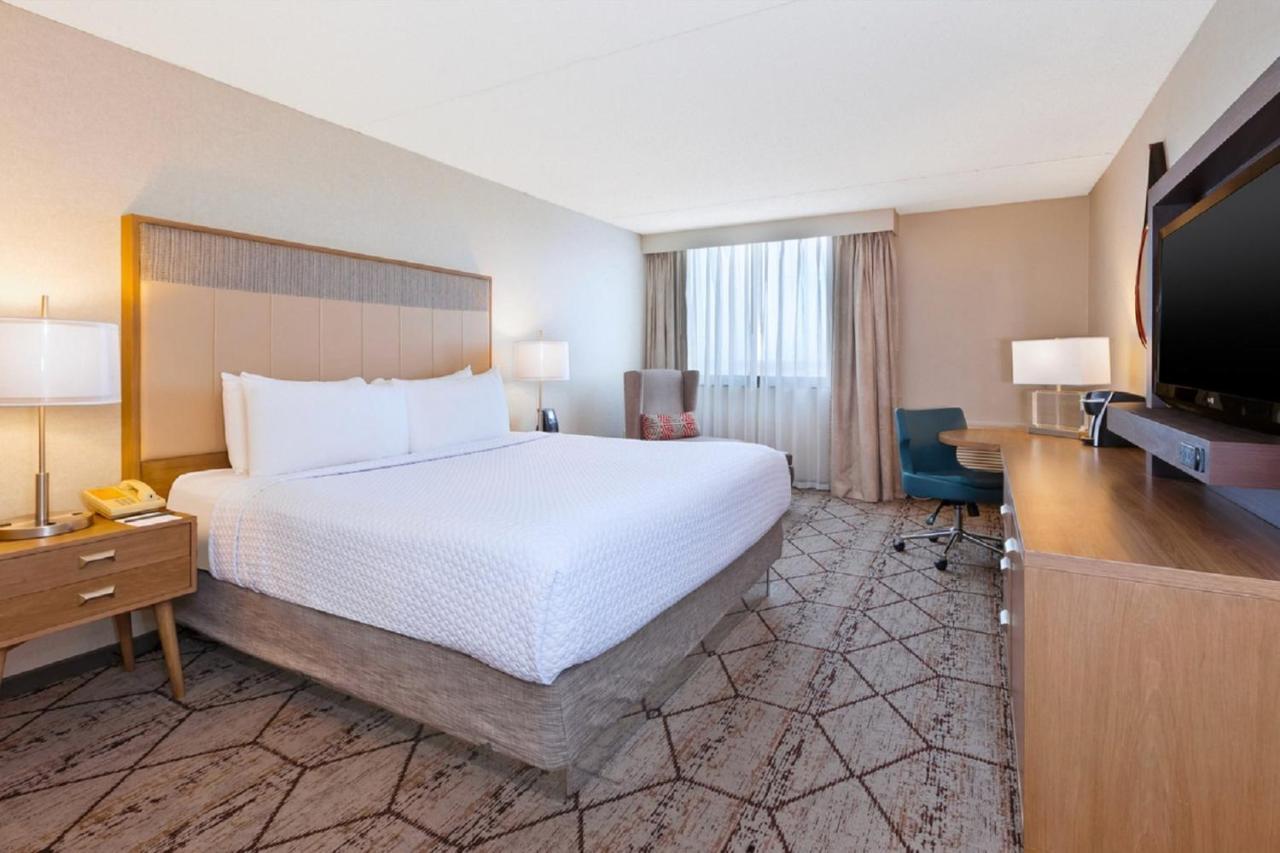 Crowne Plaza Columbus North - Worthington By Ihg Hotel Exterior photo