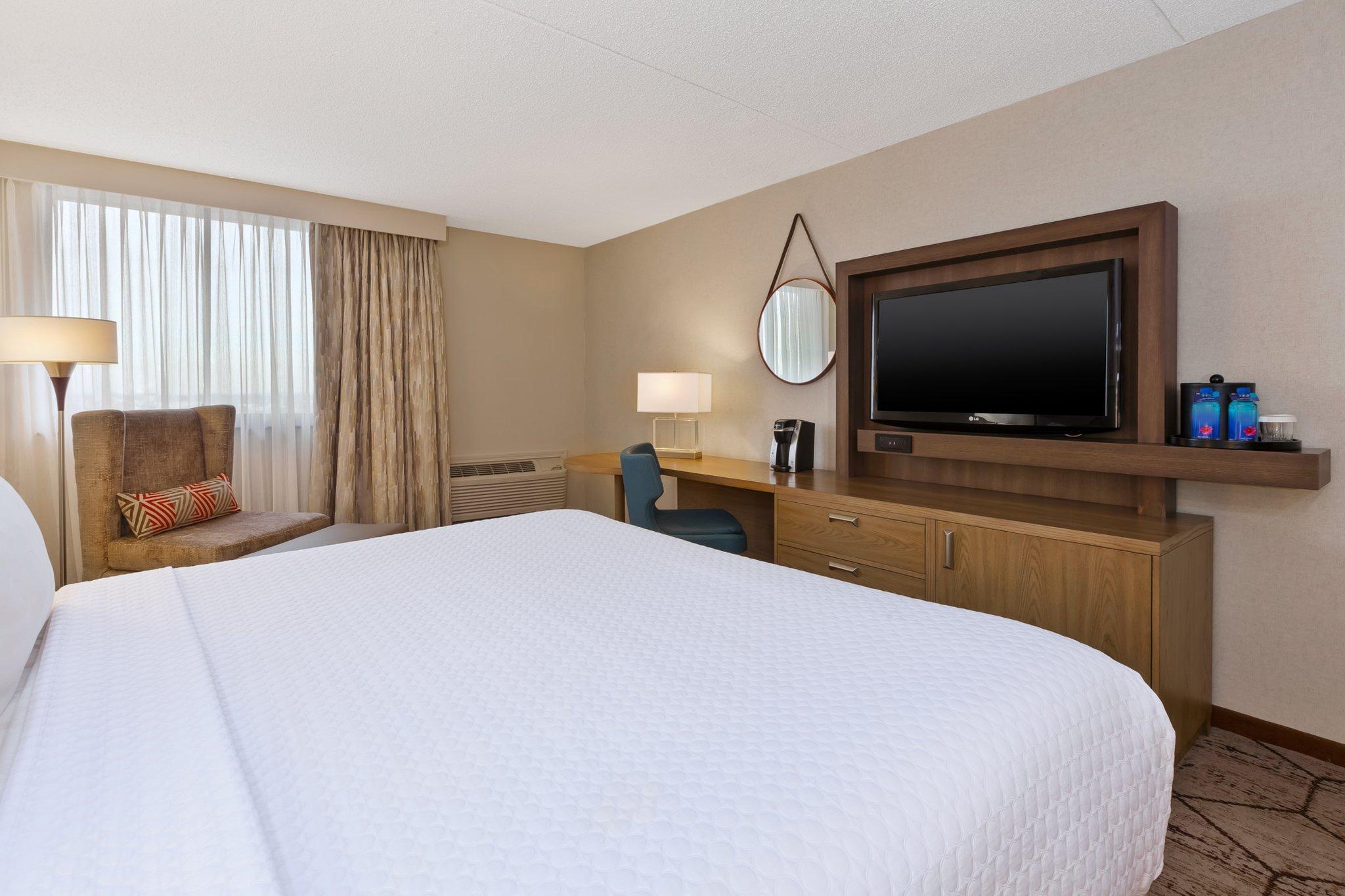 Crowne Plaza Columbus North - Worthington By Ihg Hotel Exterior photo