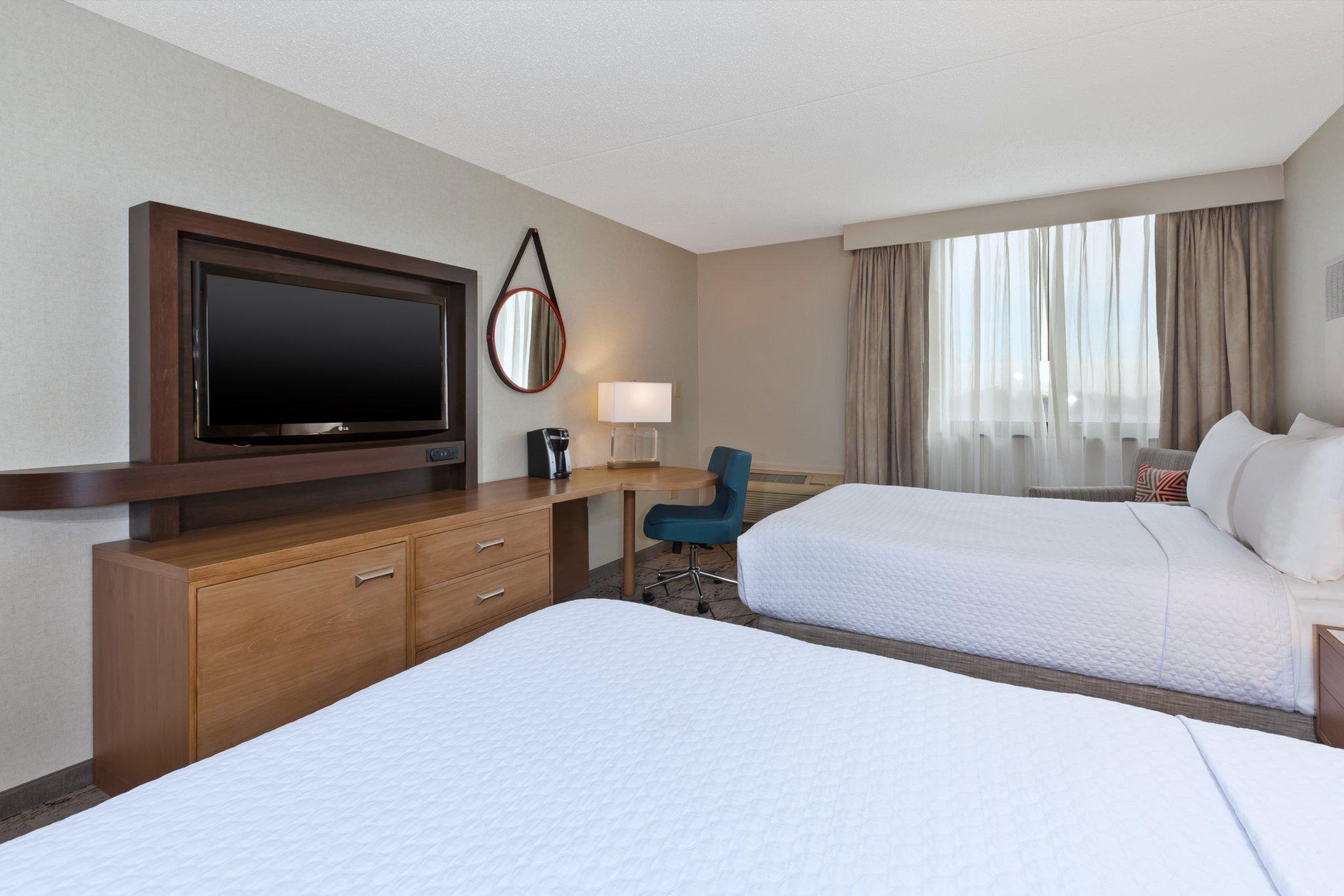 Crowne Plaza Columbus North - Worthington By Ihg Hotel Exterior photo
