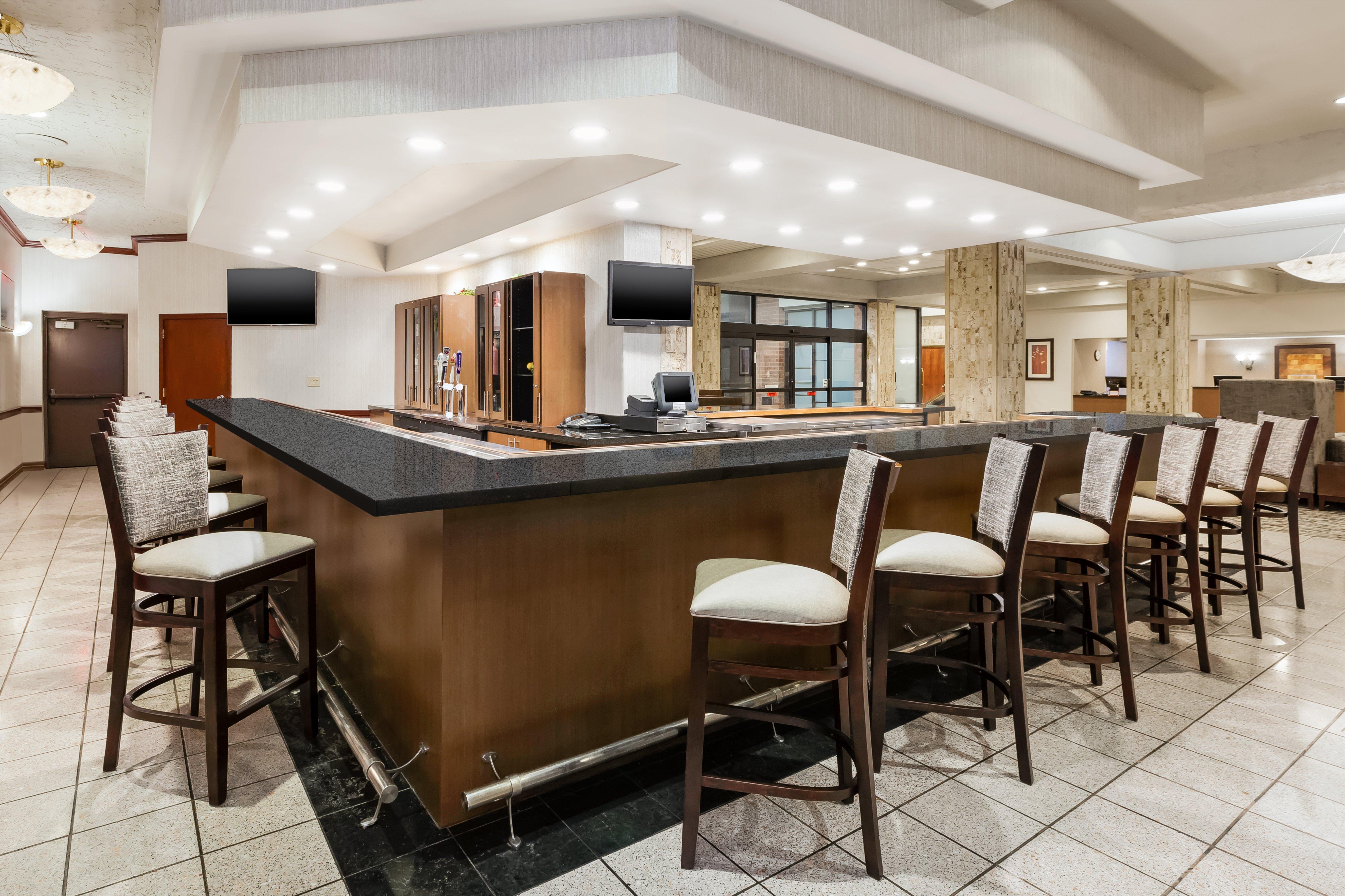 Crowne Plaza Columbus North - Worthington By Ihg Hotel Exterior photo