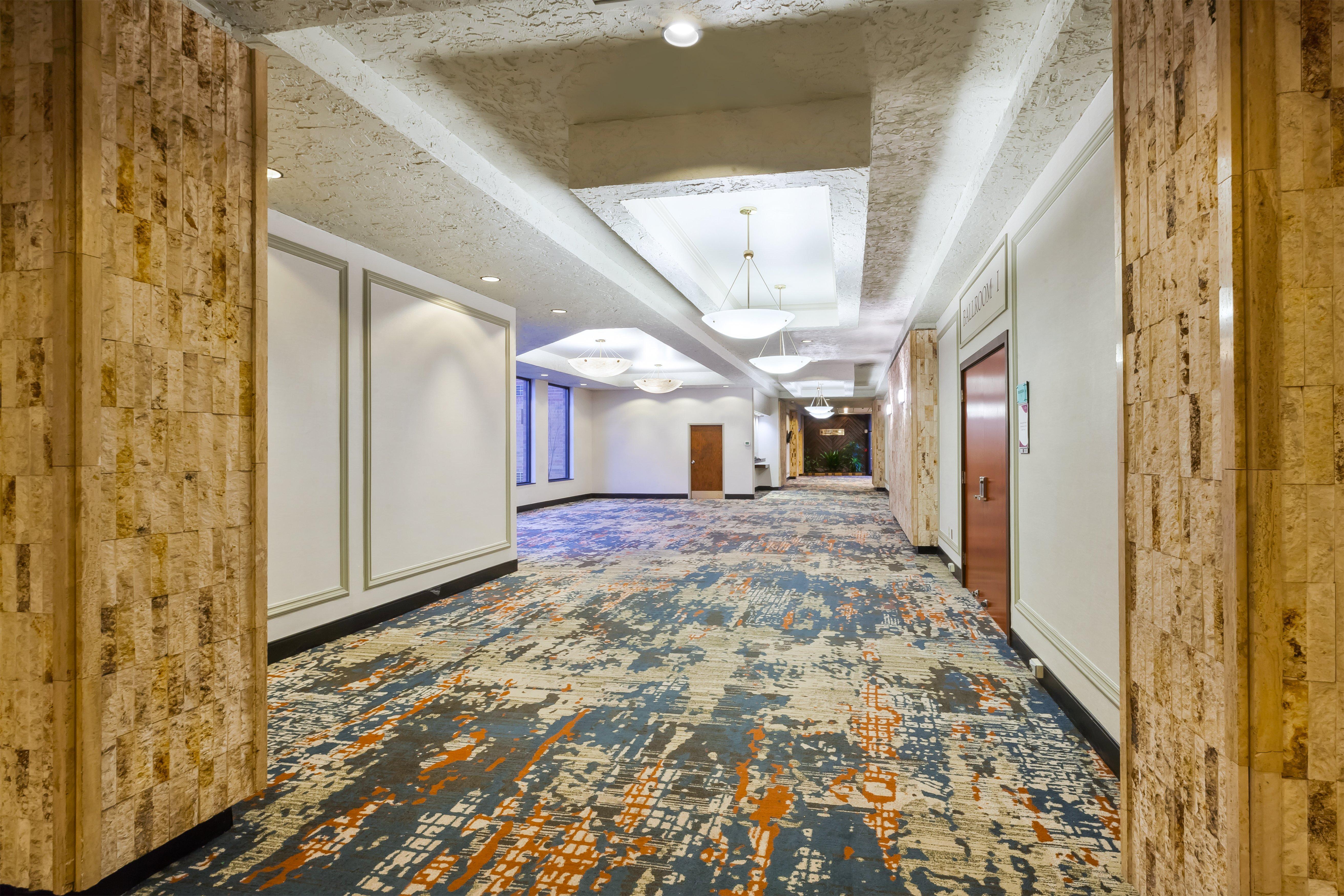 Crowne Plaza Columbus North - Worthington By Ihg Hotel Exterior photo