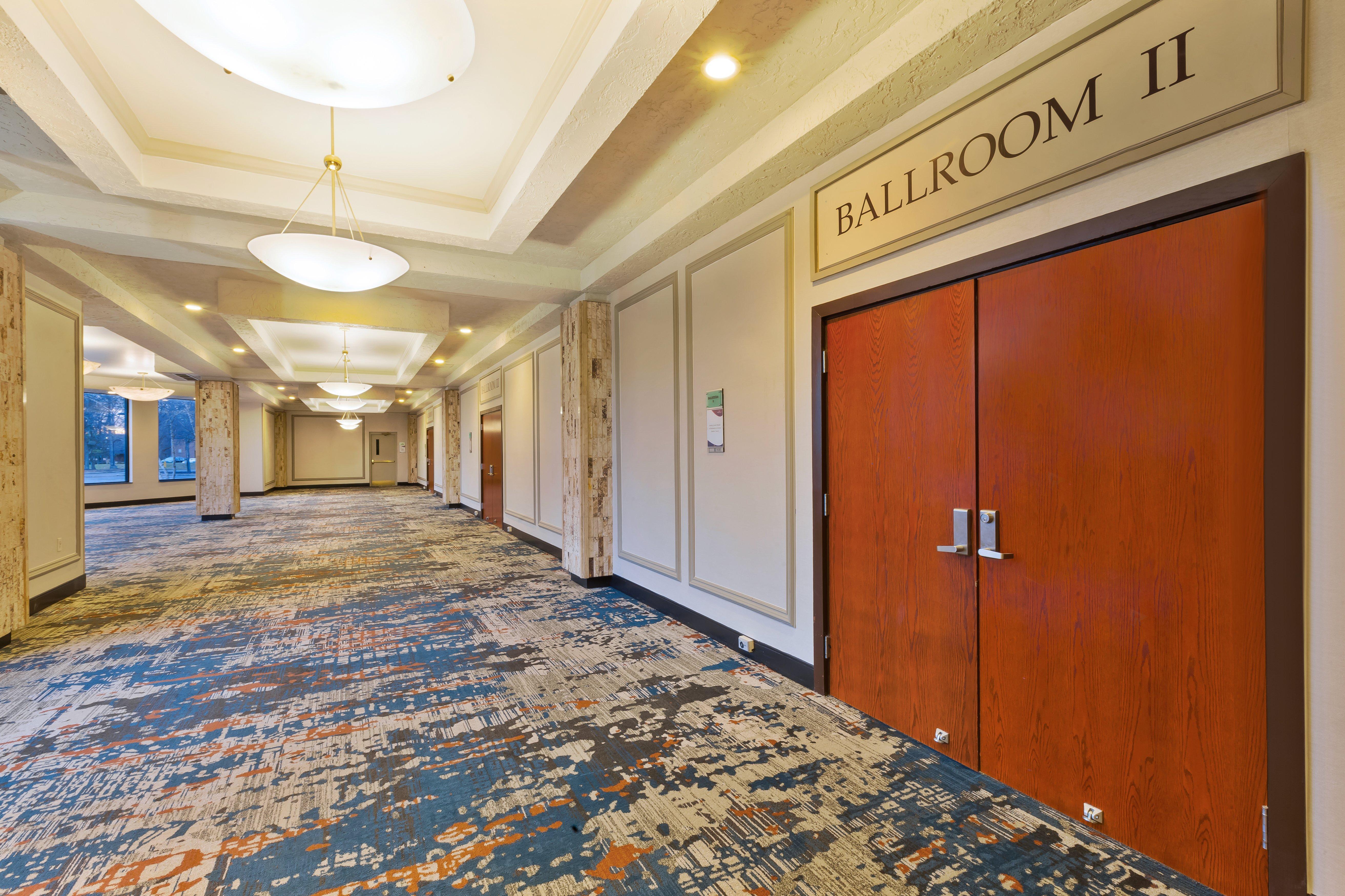 Crowne Plaza Columbus North - Worthington By Ihg Hotel Exterior photo