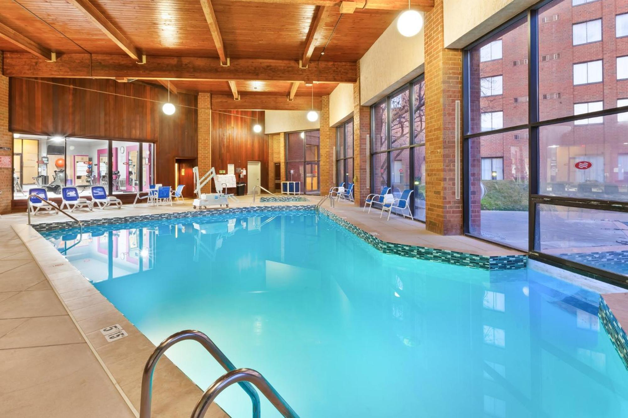 Crowne Plaza Columbus North - Worthington By Ihg Hotel Exterior photo