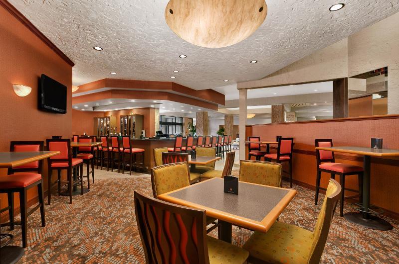 Crowne Plaza Columbus North - Worthington By Ihg Hotel Exterior photo